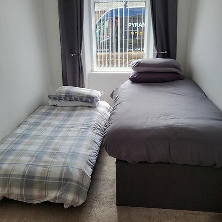 קרנוסטי Central 2-Bedroom Bunglow With Double Sofa Bed מראה חיצוני תמונה