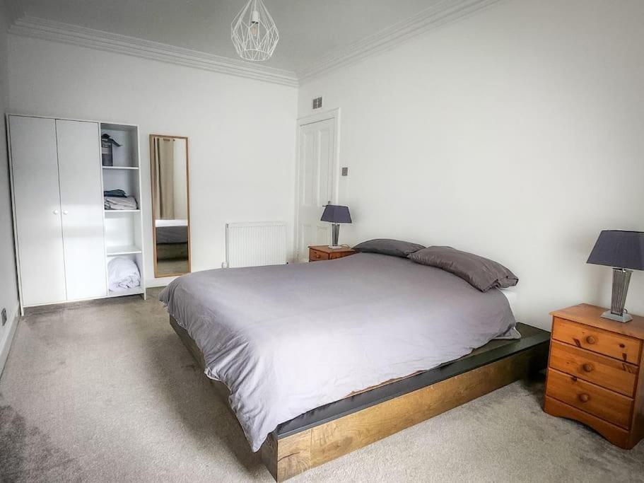 קרנוסטי Central 2-Bedroom Bunglow With Double Sofa Bed מראה חיצוני תמונה